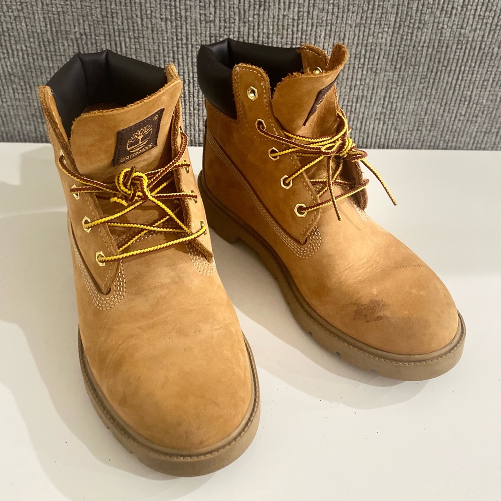 BOYS TIMBERLAND BOOTS 🥾 - Picture 1 of 6